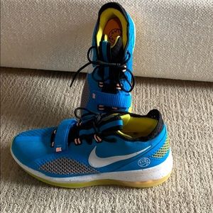 Men’s Nike Air Force Max Basketball Shoes